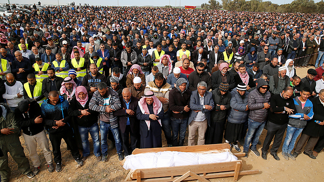 הלווייתו של יעקוב אבו אל קיעאן  (צילום: רויטרס) (צילום: רויטרס)