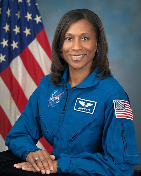 ג'ינט אפס, צפויה להיות האפרו-אמריקנית הראשונה בתחנת החלל הבינלאומית (צילום: נאס"א)