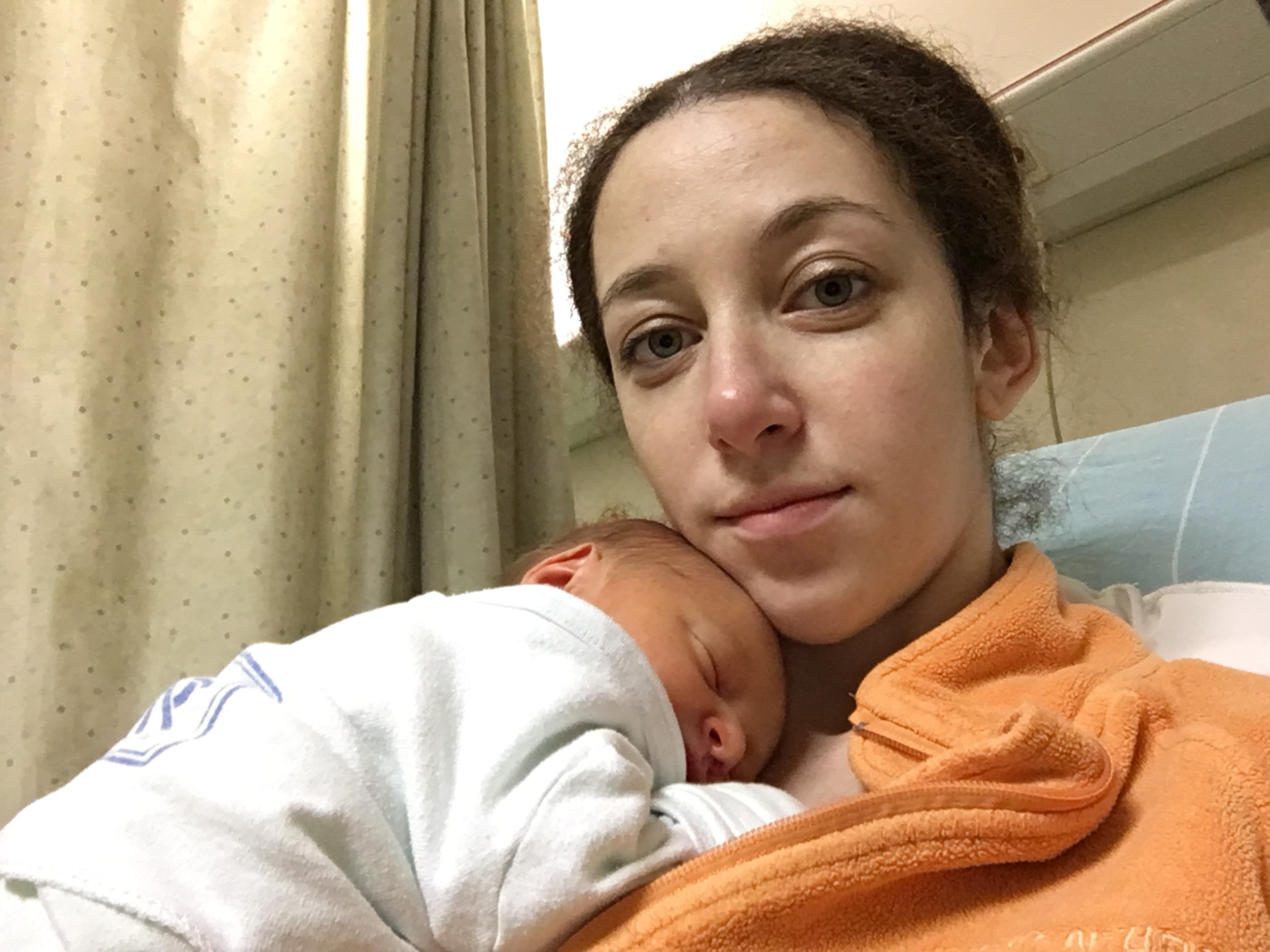 Саша Мочалова с новорожденной крохой