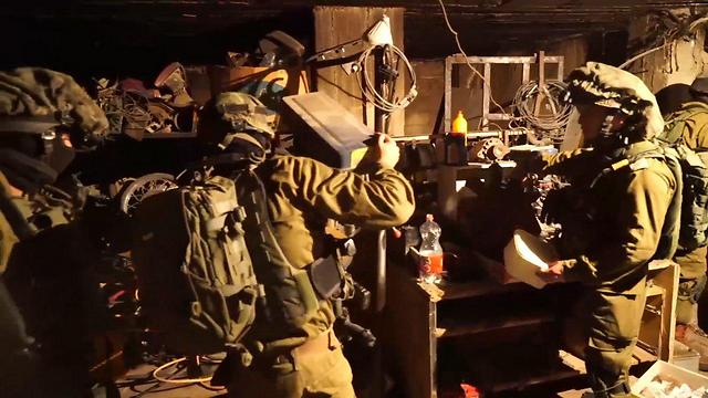 IDF forces raiding weapons factory (Photo: IDF Spokesperson's Unit) (Photo: IDF Spokesperson's Unit)