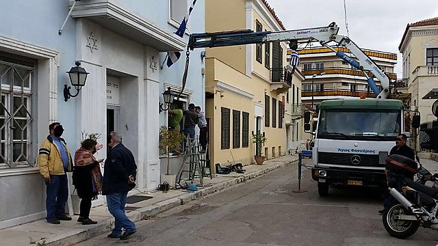 אתונה: התקנת חלונות ממוגני ירי ()