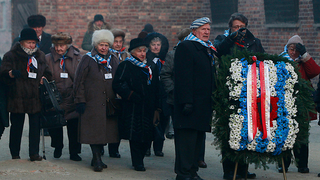Holocaust survivors visit Auschwitz (Photo: AP)