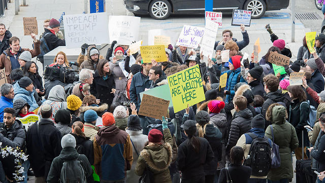 הפגנה בינואר נגד צו ההגירה הקודם של טראמפ (צילום: AFP) (צילום: AFP)