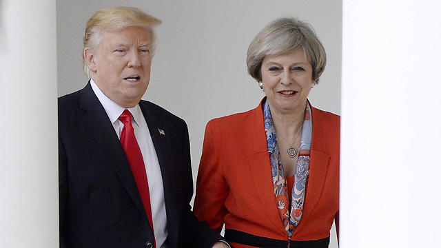ראש ממשלת בריטניה מיי ונשיא ארה"ב טראמפ (צילום: EPA) (צילום: EPA)