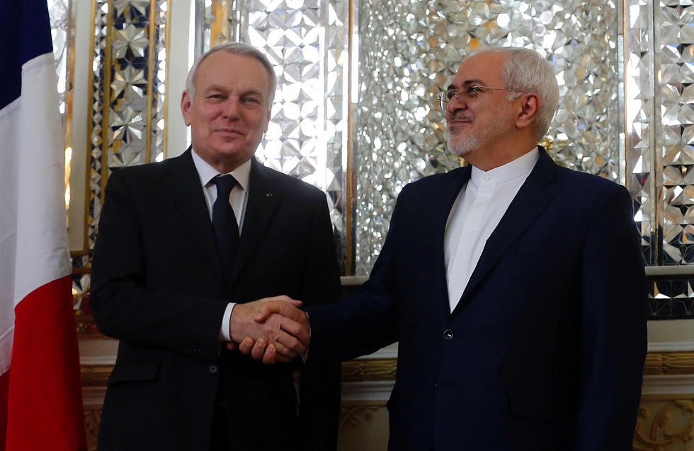 French FM Jean-Marc Ayrault (L) and Iranian FM Mohammad Javad Zarif (Photo: AFP)