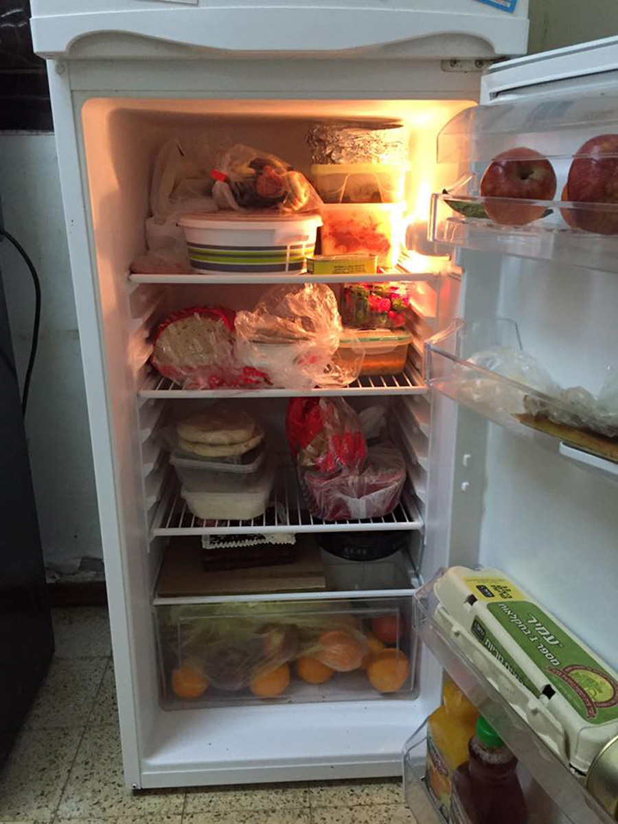 Люди наполнили холодильник Якова свежей едой
