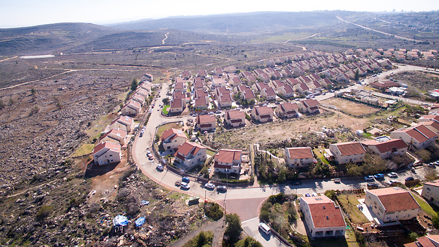 The West Bank settlement of Ofra (Photo: Topview)