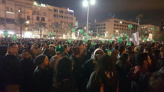 תומכי לגליזציה בהפגנה בכיכר רבין (צילום: עידן ליבר) (צילום: עידן ליבר)