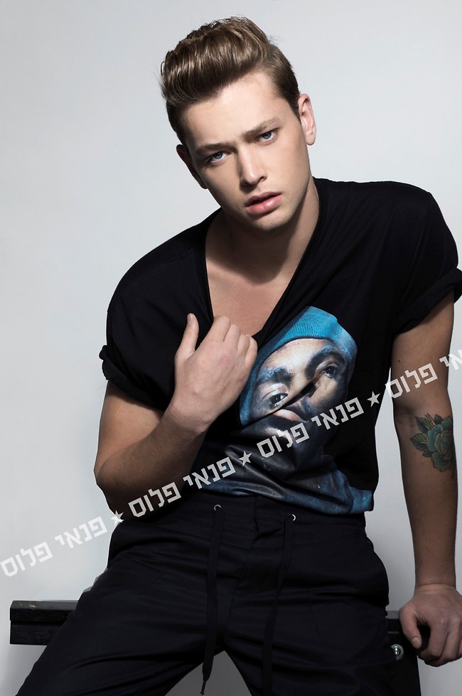החולצה מציקה לך? (צילום: רונן פדידה) החולצה מציקה לך? (צילום: רונן פדידה)