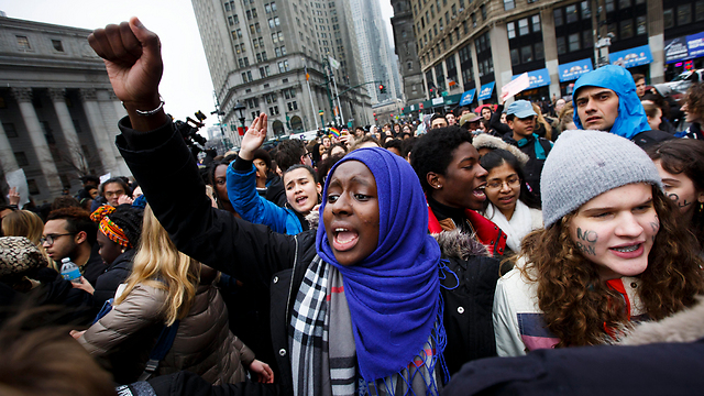 הפגנה בניו יורק נגד צו המוסלמים (צילום: EPA) (צילום: EPA)