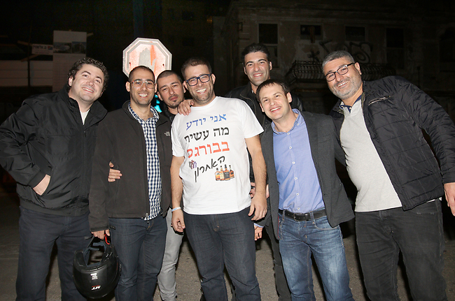 אהבנו את החולצה. ח"ח לחברים (צילום: ענת מוסברג) אהבנו את החולצה. ח"ח לחברים (צילום: ענת מוסברג)