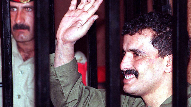 הרוצח אחמד דקמסה. ביקש חליפה רשמית לשחרורו (צילום: AFP) (צילום: AFP)