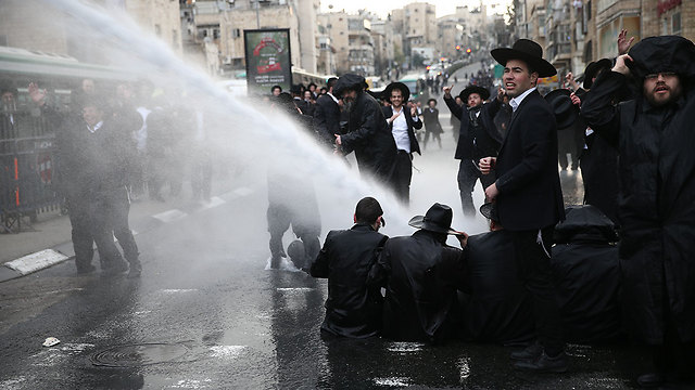 Ultra-Orthodox protestors (Photo: Ohad Zwigenberg)