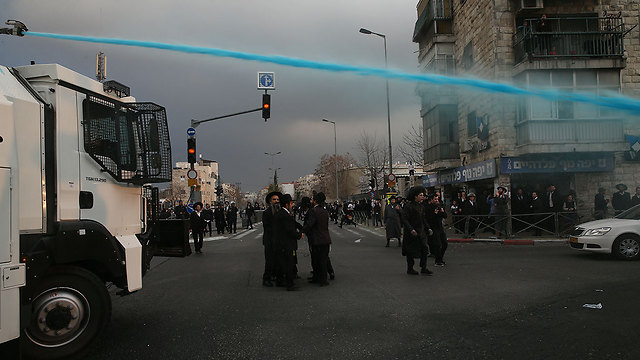 הפגנה של חרדים ברחוב בר אילן בירושלים (צילום: אוהד צויגנברג) (צילום: אוהד צויגנברג)