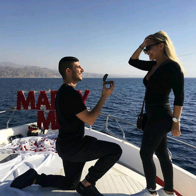 התינשאי לי? (צילום: עידן מזרחי ) התינשאי לי? (צילום: עידן מזרחי )