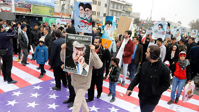 הפגנה בטהרן נגד ארה"ב וטראמפ (צילום: EPA) (צילום: EPA)