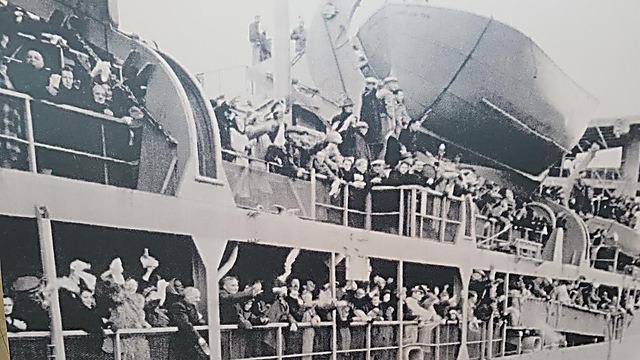 יציאת סין 1947: יהודי סין עוזבים את המדינה אחרי המלחמה ()