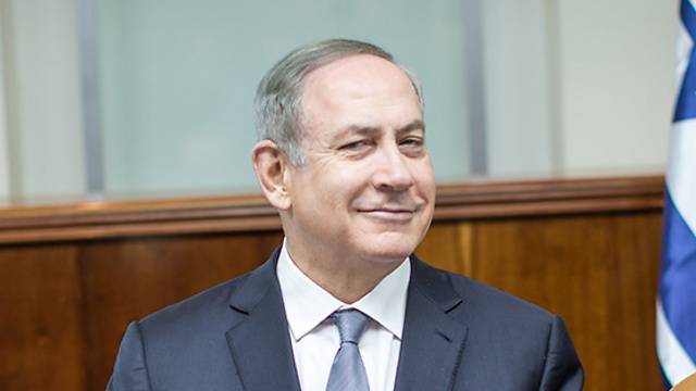 Netanyahu at a government meeting (Photo: Emil Salman)
