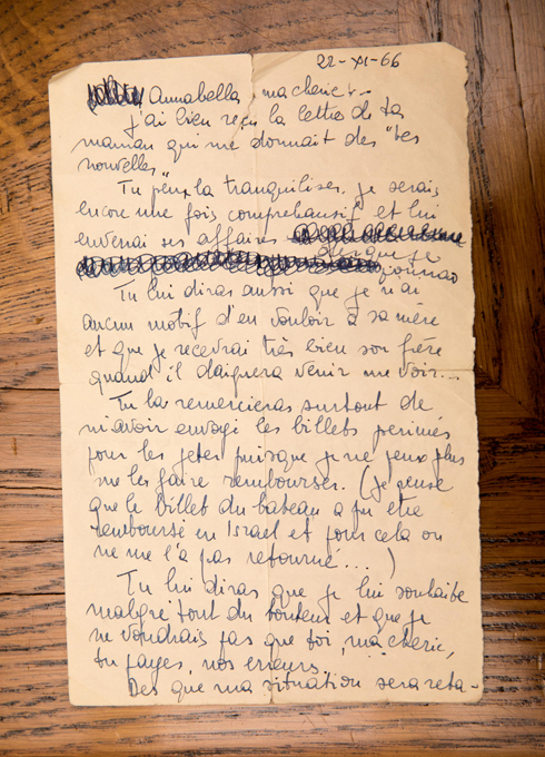 המכתב שכתב כהן לבתו ב-22 בנובמבר 1966. "מנשק אותך ומחכה לך תמיד" (צילום: אלבום משפחתי)
