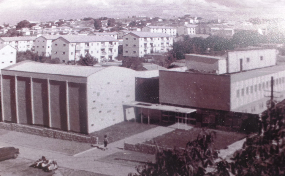 Студия "Ульпаней Гева" в конце 1950-х. Фоторепродукция с памятной доски на новом здании: Леон Левитас 