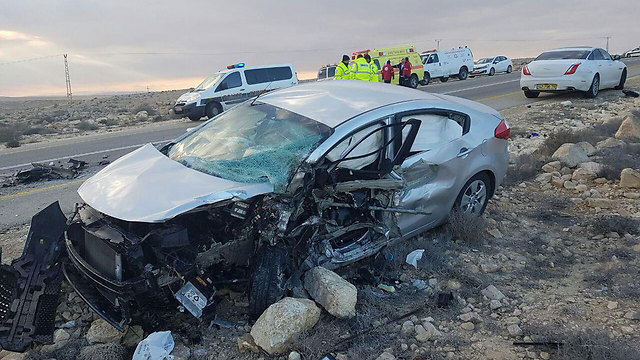 התאונה הקשה בכביש 40 בשבוע שעבר, שבה נהרגו שלושה בני אדם (צילום: חיים הורנשטיין) (צילום: חיים הורנשטיין)