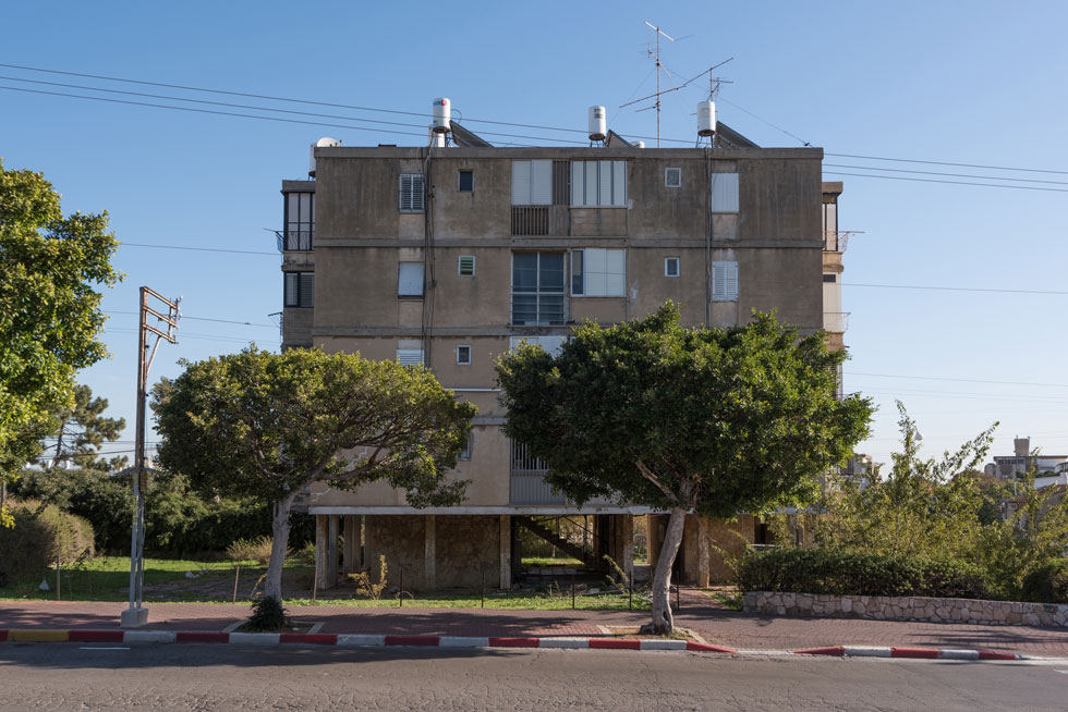 תמצית שכונות השיכונים הישראליות של שנות ה-50, רמת יוסף נבנתה כיחידה עצמאית בעיר (צילום: ליאור גרודמן)