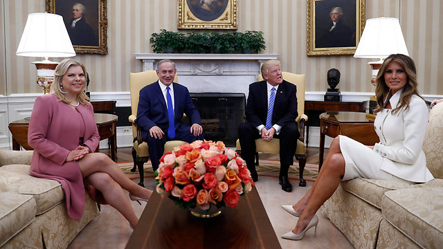 בני הזוג טראמפ ואורחיהם בני הזוג נתניהו (צילום: AP) (צילום: AP)