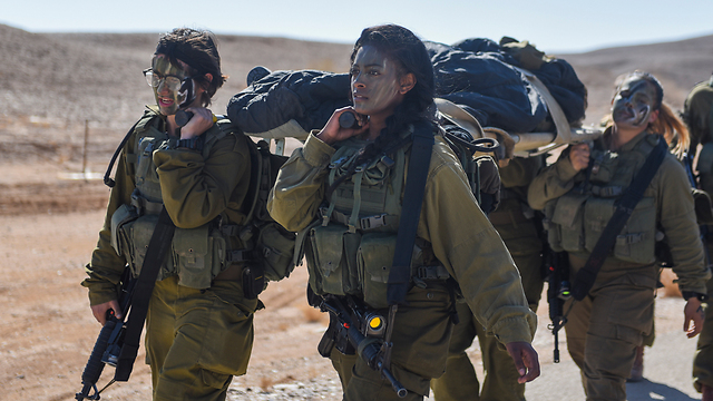 לוחמות. "התעניינות בקרב בנות החמ"ד להתגייס לשירות צבאי" (צילום: דובר צה''ל) (צילום: דובר צה''ל)