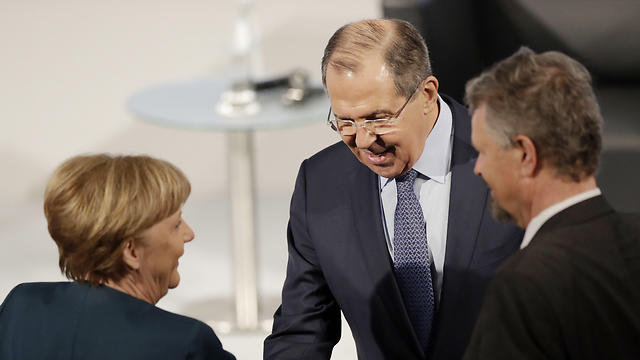 שר החוץ הרוסי וקנצלרית גרמניה מרקל ()