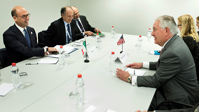עם שר החוץ האיטלקי אלפאנו (צילום: רויטרס) (צילום: רויטרס)