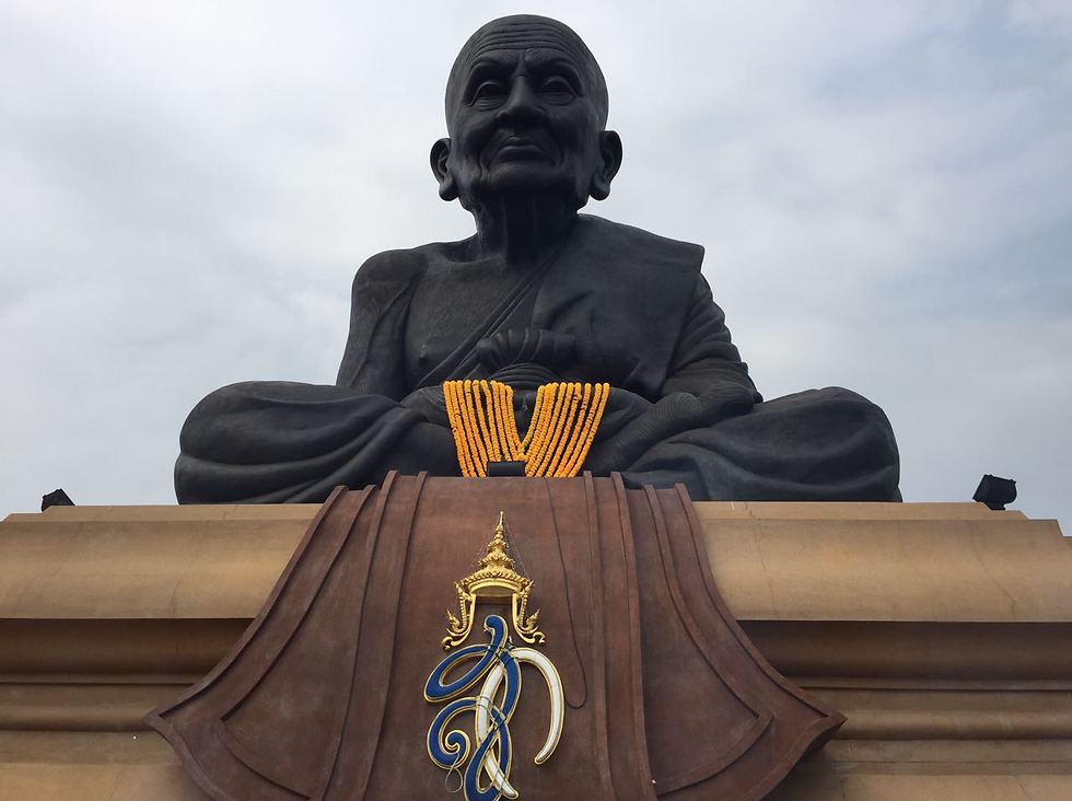 הפסל הגדול בעולם של נזיר בודהיסטי, לו מייחסים כוחות-על (צילום: גבי זוהר) (צילום: גבי זוהר)