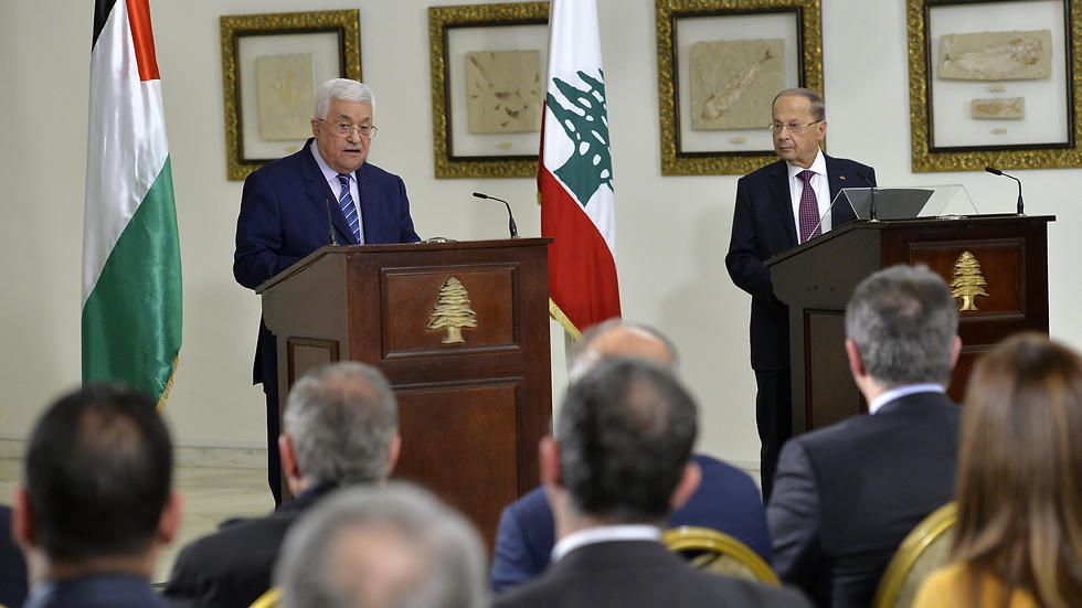 Abbas (L) and Aoun address the press in Beirut
