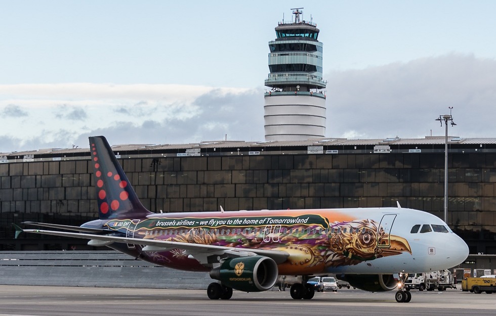 מטוס "טומורולנד" בשדה התעופה בבריסל. גם הוא יגיע אלינו (צילום: בריסל איירליינס) (צילום: בריסל איירליינס)