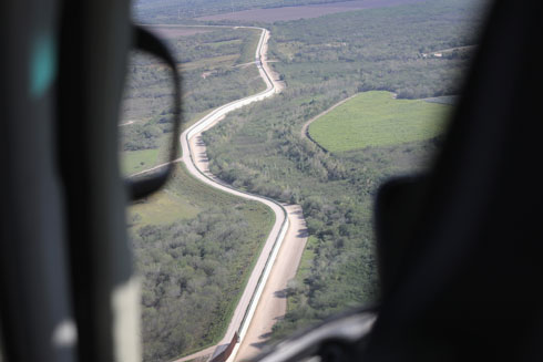 גדר קיימת לאורך גבול ארה''ב מקסיקו. אצל טראמפ, הגובה כן קובע (צילום: Gettyimages)