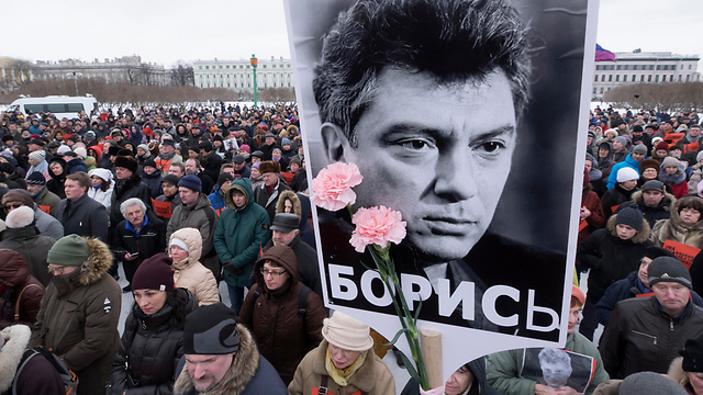 עצרת במוסקבה לזכר בוריס נמצוב (צילום: AP) (צילום: AP)