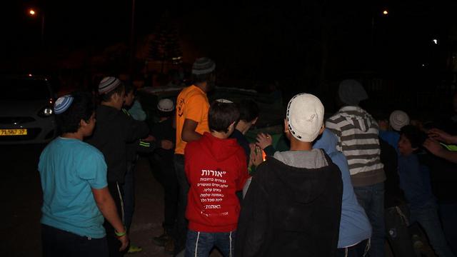 Dozens of youths coming to Ofra (Photo: Mati Amar, TPS)