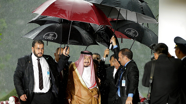 כבוד מלכים בדרך לארמון הנשיאות (צילום: AFP) (צילום: AFP)