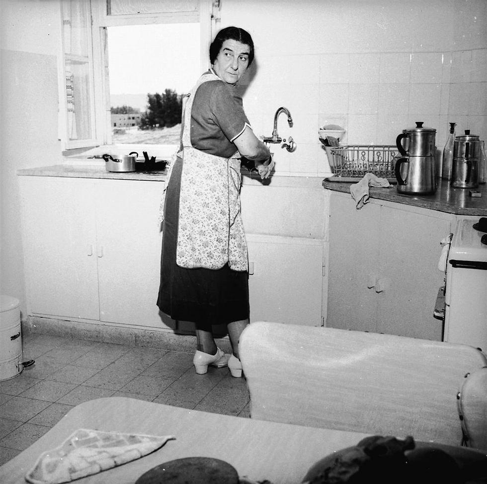 הצילום של גולדה מאיר במטבחון (צילום: דוד רובינגר) (צילום: דוד רובינגר)