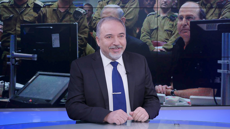 Lieberman at the Ynet studio (Photo: Yaron Brener)