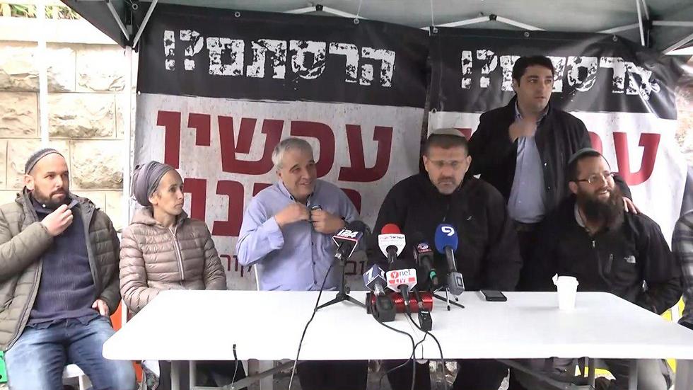 Representatives of the Amona evacuees announcing a hunger strike at Thursday's press conference (Photo: Gil Yohanan) (Photo: Gil Yohanan)