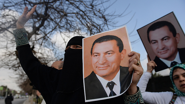 Каир, демонстранты с портретами Мубарака. Фото: ЕРА