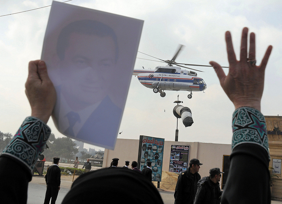 Вертолет доставил Мубарака в суд