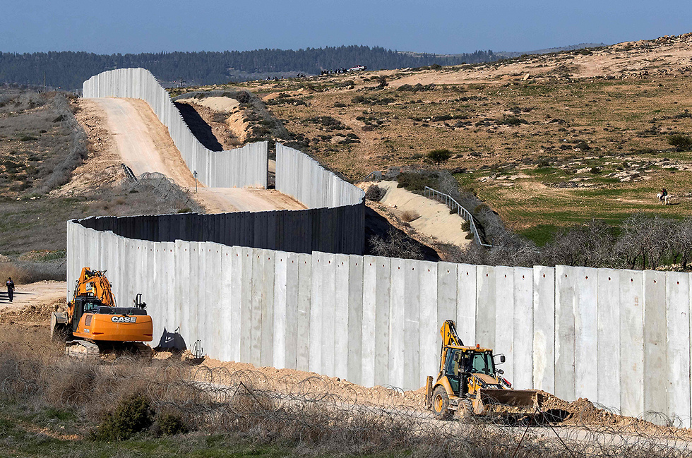 החומה בין ישראל לגדה המערבית (צילום: AFP) (צילום: AFP)