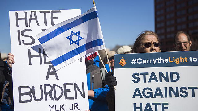 "מתנגדים לשנאה". מאות צעדו בפילדלפיה (צילום: AFP) (צילום: AFP)