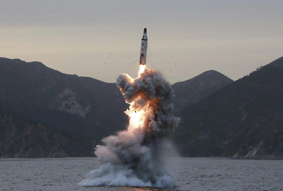 תמונה שפרסמה סוכנות הידיעות הצפון קוריאנית. לא ברור אם מדובר בטיל ששוגר הלילה (צילום: EPA) (צילום: EPA)