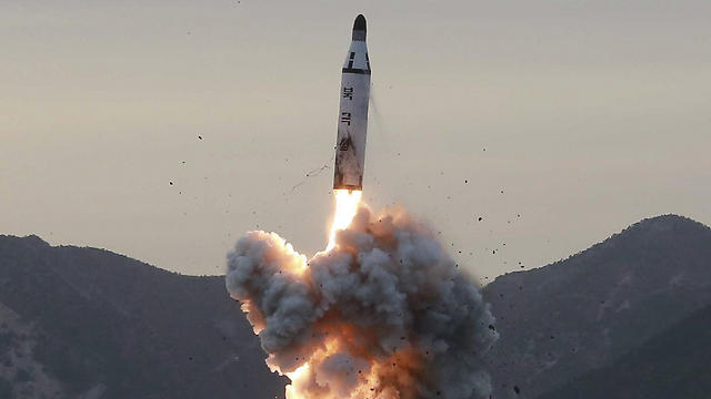 תמונה שפרסמה סוכנות הידיעות הצפון קוריאנית. לא ברור אם מדובר בטיל ששוגר הלילה (צילום: EPA) (צילום: EPA)