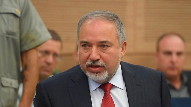 Defense Minister Lieberman previously called for Levinstein's dismissal (Photo: Defense Ministry)