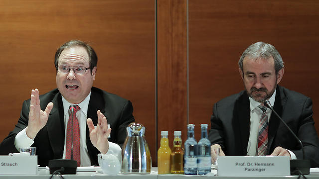 Roger Strauch (L) of the Mosse Foundation and the Mosse Art Restitution Project, and President of the Stiftung Preussischer Kulturbesitz Hermann Parzinger attend a news conference to announce a public private partnership (Photo: AP)