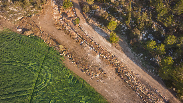 Aerial photograph of the road (Photo: Griffin Aerial Photography Company, courtesy of IAA)