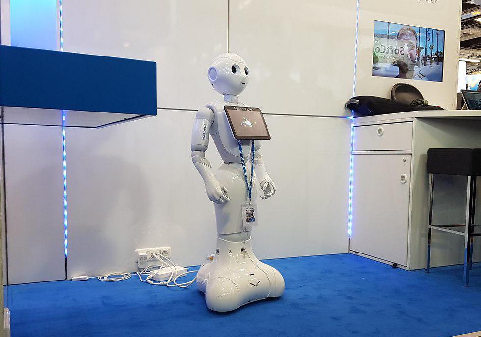 ברוכים הבאים לעתיד: הרובוט פפר שיחליף את סוכן הנסיעות (צילום: עמית קוטלר) (צילום: עמית קוטלר)